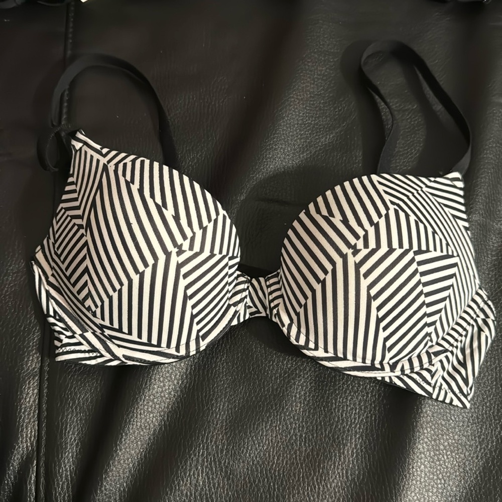 Black & White PINK Wear Everywhere Push Up Bra! Size:34B New, used one time!